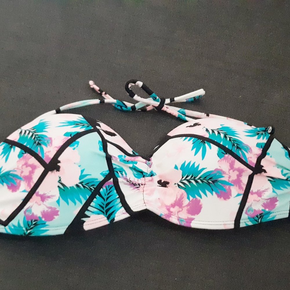 Darling Bikini Top w Removable Strap - Picture 2 of 6